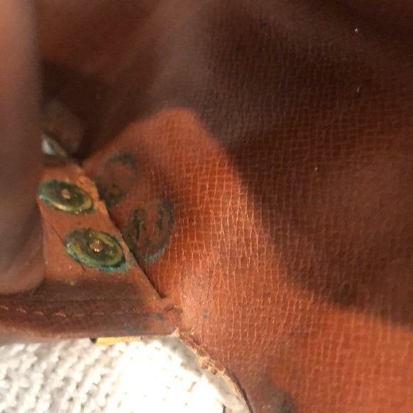 Authentic LOUIS VUITTON M69517 Monogram Multicle 4 Key (missing 2 key chain - Picture 12 of 12